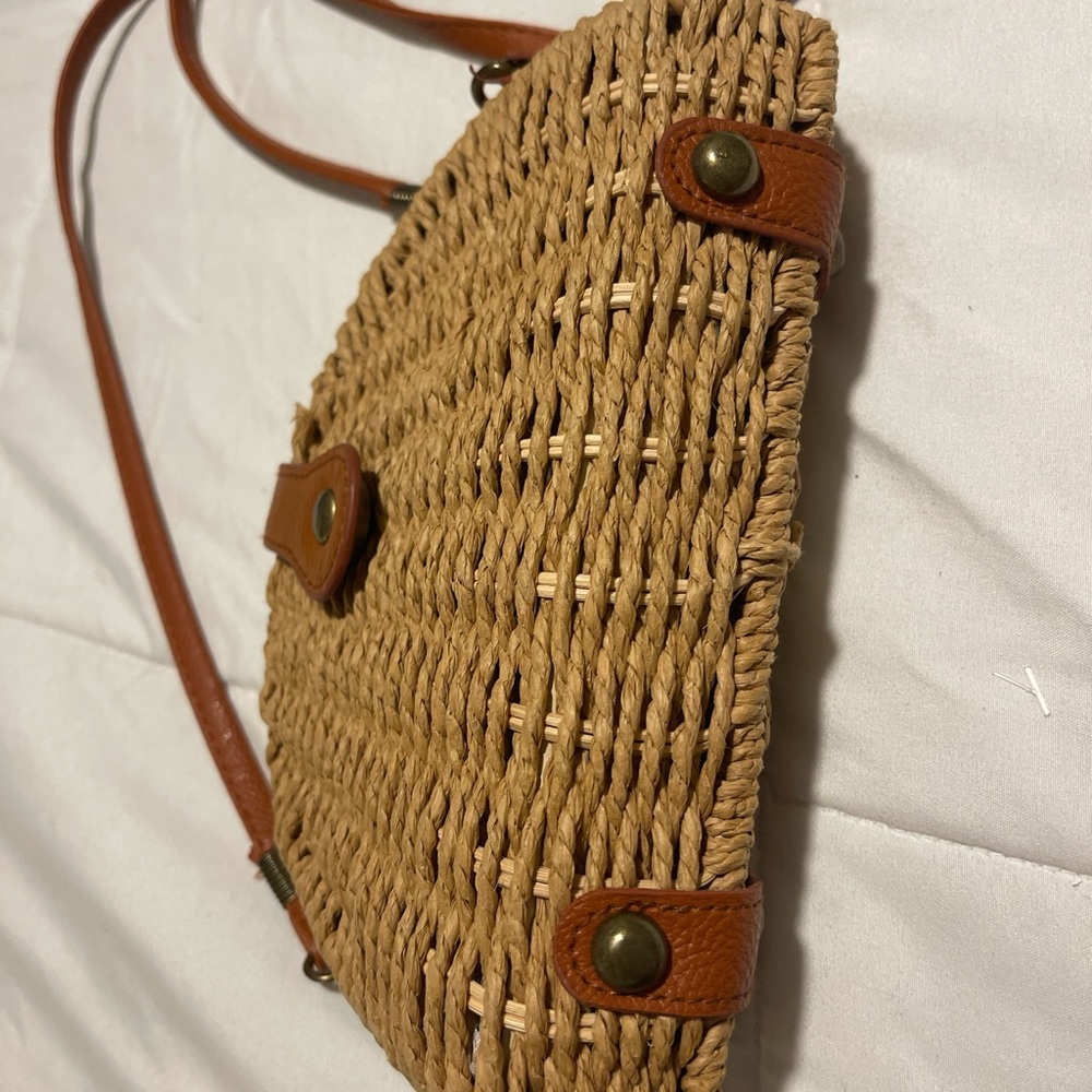Stylish Tan Woven Crossbody boho Bag - Picture 2 of 5